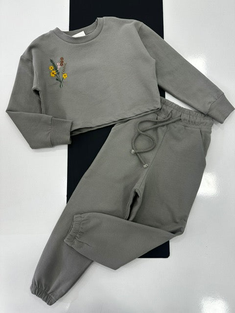 Grijs cropped trainingspak met geborduurde bloemen - alias kids