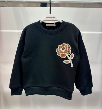 Zwarte sweater met grote bloemborduring