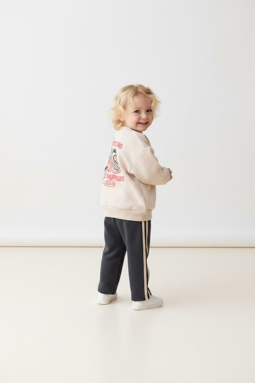 Beige sweater met graphic print & gestreepte joggingbroek
